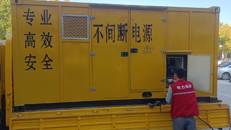 三亚柴油发电机组和UPS电源配合使用时，如何避免切换过程中的电力中断？